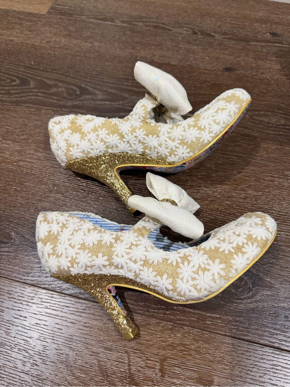 Irregular Choice Windsor Cream & Gold Floral Lace Heels w/ Bow Accent size 38/7 - Picture 7 of 15